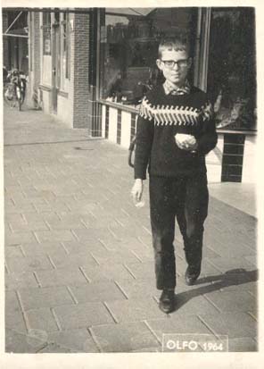 1964 Machiel lopend op de Hoofdstraat Hoogeveen